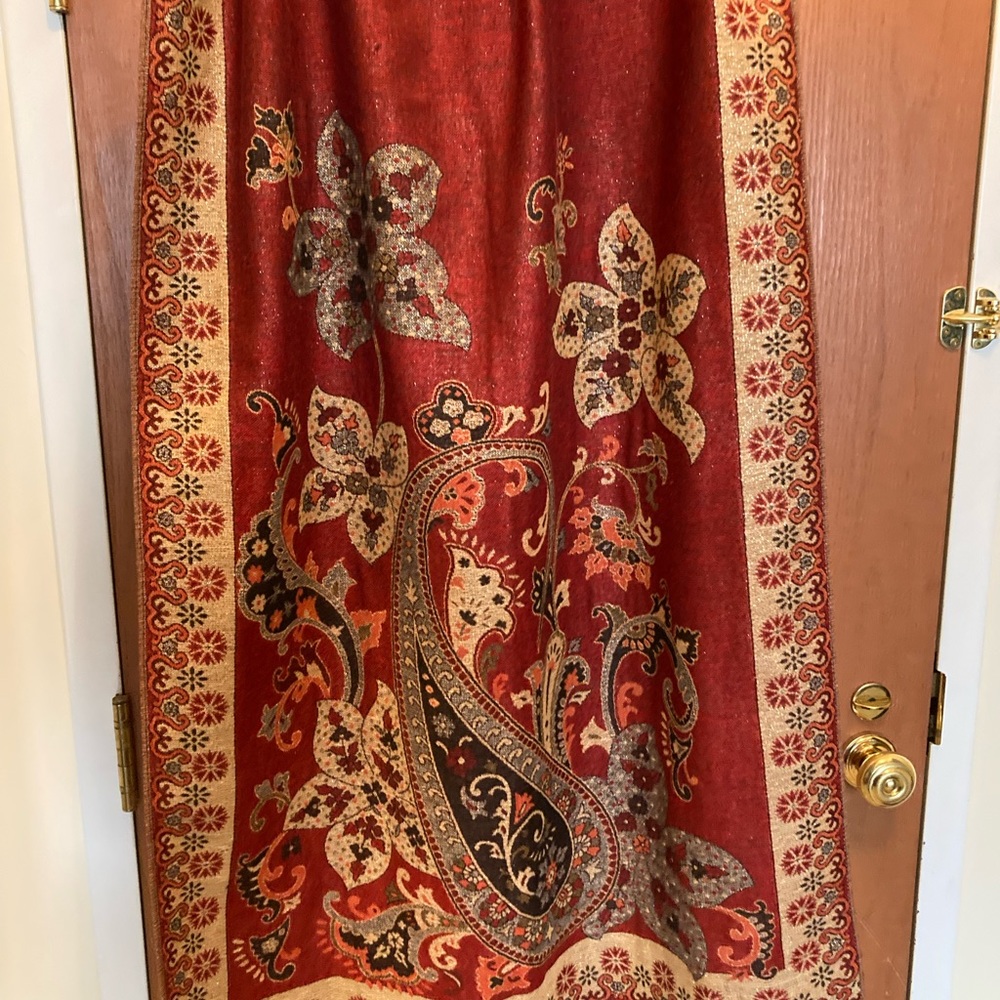 Pashmina style shawl